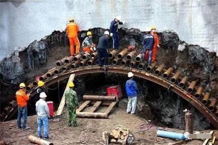 伊春隧道钢花管支护案例